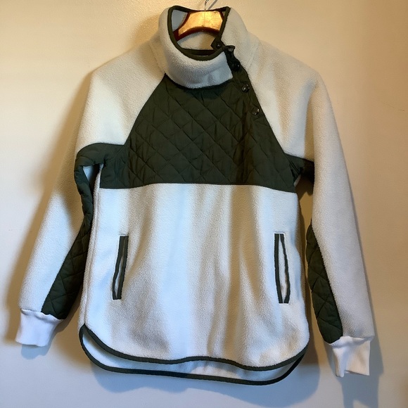 Abercrombie and Fitch Asymmetrical snap up fleece Size Small - Picture 4 of 8